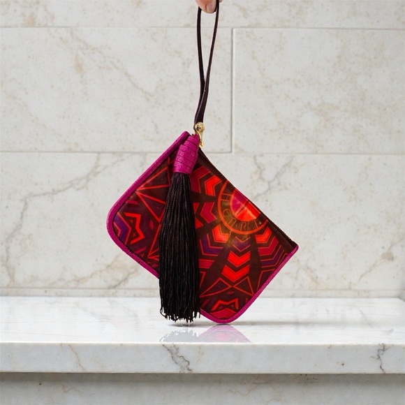 henri bendel Handbags - NWOT HENRI BENDEL VINTAGE TASSEL WRISTLET CLUTCH BAG